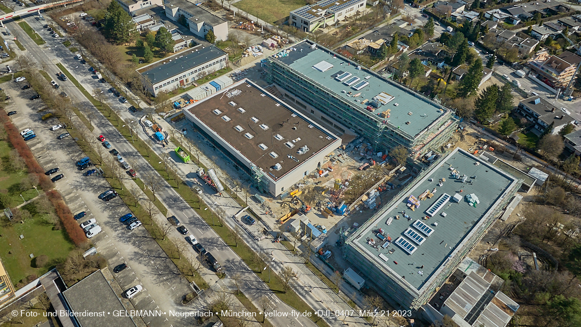 21.03.2023 - Luftbilder von der Grundschule am Karl-Marx-Ring in Neuperlach